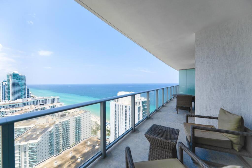 Spectacular Sunset Views Over The Ocean At Hollywood Bagian luar foto