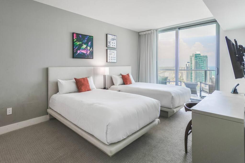 Spectacular Sunset Views Over The Ocean At Hollywood Bagian luar foto
