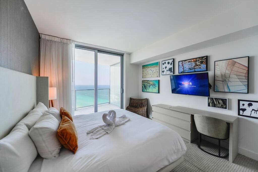 Spectacular Sunset Views Over The Ocean At Hollywood Bagian luar foto