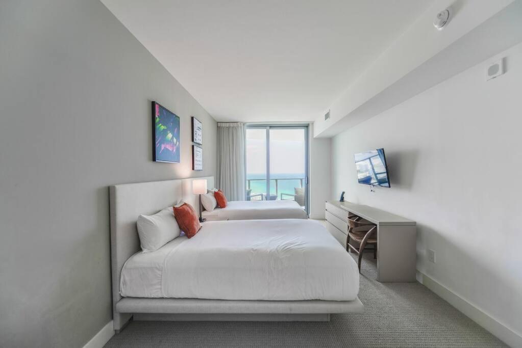 Spectacular Sunset Views Over The Ocean At Hollywood Bagian luar foto