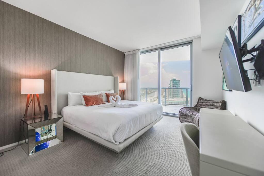 Spectacular Sunset Views Over The Ocean At Hollywood Bagian luar foto