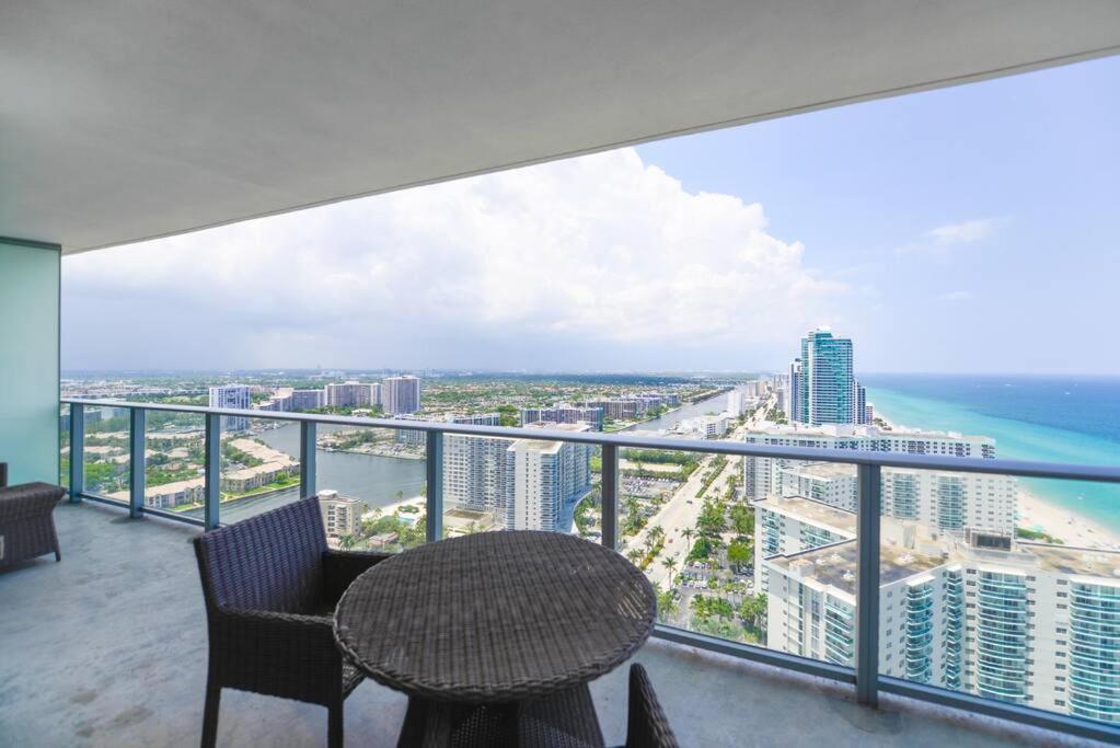 Spectacular Sunset Views Over The Ocean At Hollywood Bagian luar foto