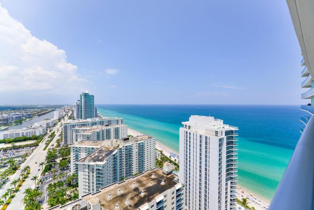 Spectacular Sunset Views Over The Ocean At Hollywood Bagian luar foto