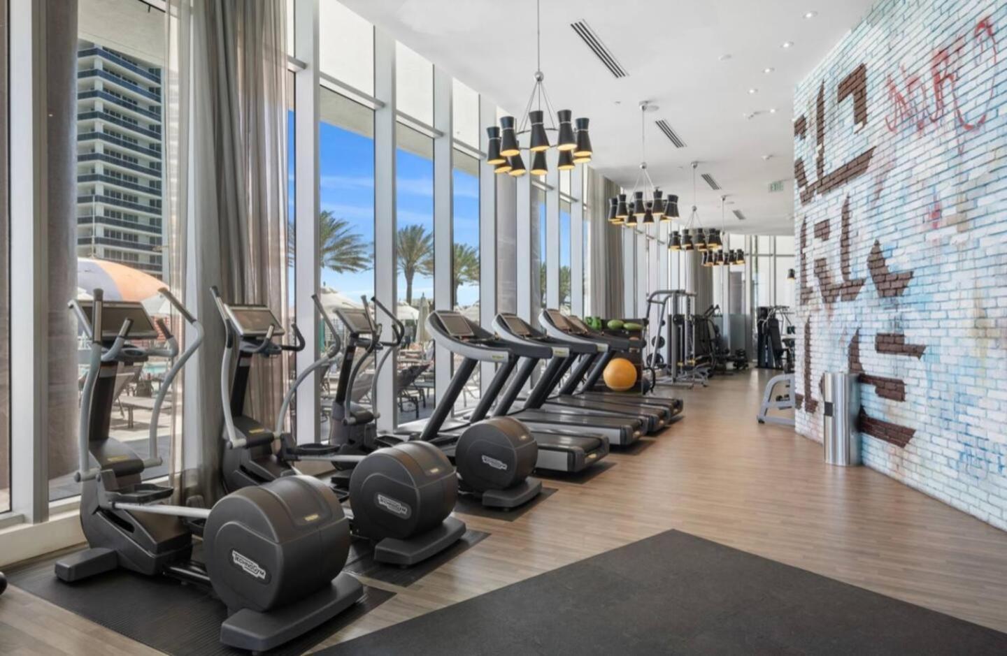 Spectacular Sunset Views Over The Ocean At Hollywood Bagian luar foto